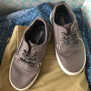 Sperry toddler size 9 Bodie Jr. sneaker.